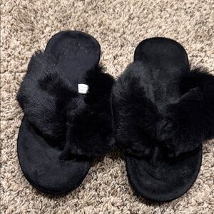 Black Fuzzy Women's Slippers